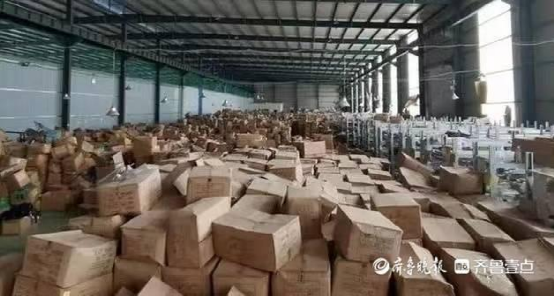 山东菏泽警方侦破特大制售假冒知名品牌服装案