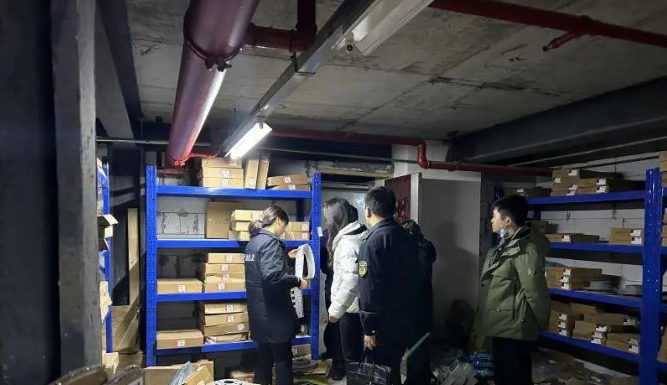 “高仿”宝马、奔驰汽车配件900余件获利13万元，四川成都警方捣毁一假冒汽车配件销售窝点