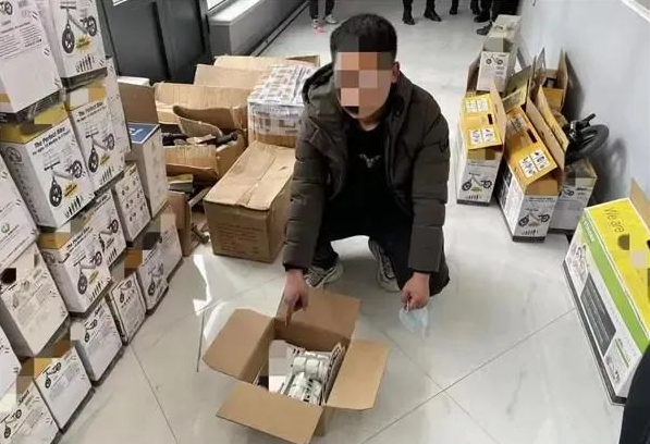 当心，你的儿童滑步车可能是假冒名牌！上海松江警方破获一起销售假冒注册商标的商品案件