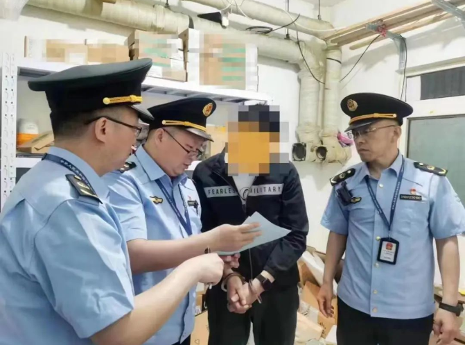 贴着防伪签实为冒牌货，329台“CISCO”交换机路由器被查