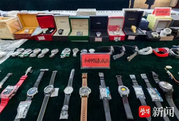 镇江宣判一起制售假冒名表案：涉案金额逾3亿，15人获刑 